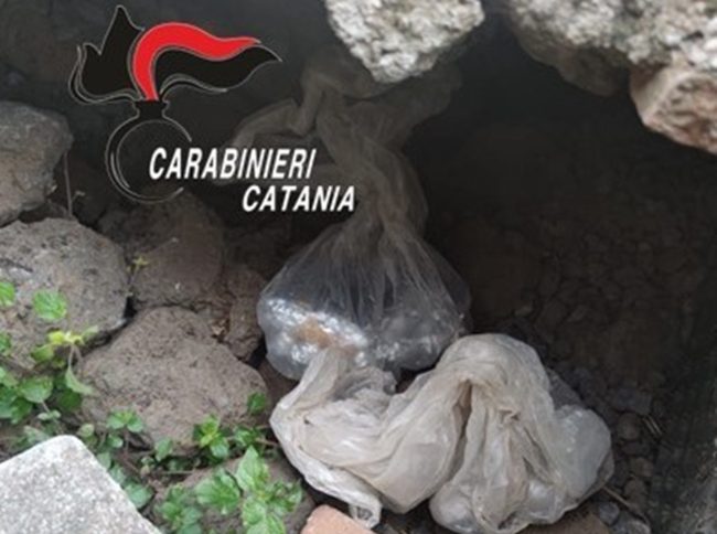 Trasforma casa in una centrale di spaccio, pusher recidivo arrestato a Biancavilla