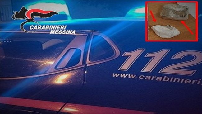 Nascondeva hashish e cocaina tra gli slip: arrestato pusher nel Messinese