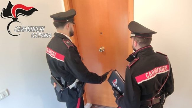 Evade dai domiciliari per “amore”, voleva andare dalla compagna