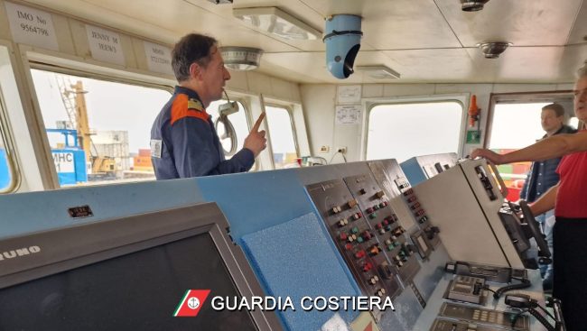 Fermo amministrativo per una nave mercantile straniera al porto di Catania