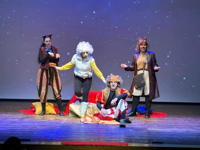 La fiaba musicale “Il brutto anatroccolo” della Compagnia Buio in Sala coinvolge ed emoziona grandi e piccini
