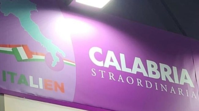 Fiera delle Vacanze a Vienna, il logo dell’Italia senza Sicilia e Sardegna: monta la polemica