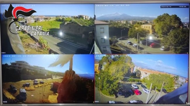 “Mercato di spaccio” in un appartamento a Riposto con tanto di telecamere di videosorveglianza