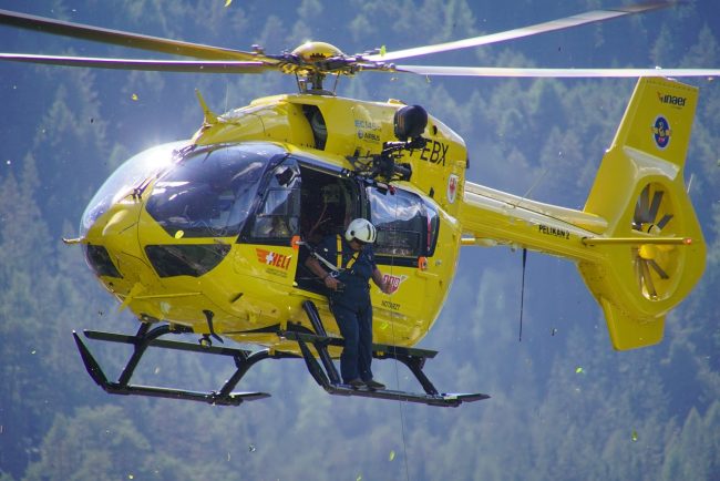 Incidente A18, coinvolti madre e due figli: grave un bambino di 10 anni