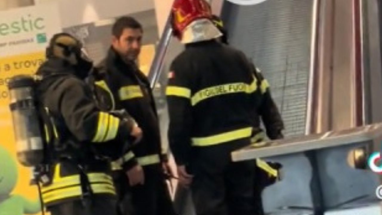 Incendio a Etnapolis, evacuato il centro commerciale – VIDEO