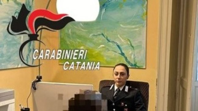 Evade dai domiciliari e aggredisce ex moglie in piazza: in carcere 38enne recidivo a Misterbianco