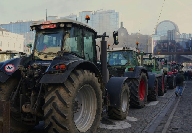 Non cessano le proteste di allevatori e agricoltori siciliani, corteo sulla A19 blocca il traffico