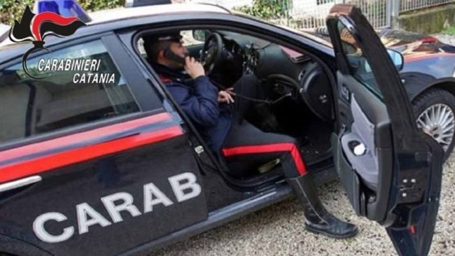 Catanese salvata dalle botte del compagno grazie alla chiamata ai carabinieri di uno dei figli