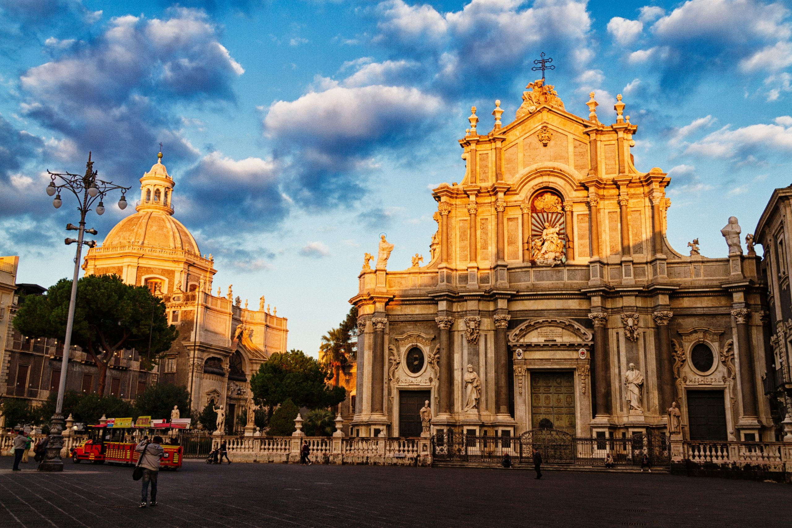 Catania è la città con più ore di sole d’Italia, Siracusa al secondo posto: la CLASSIFICA completa