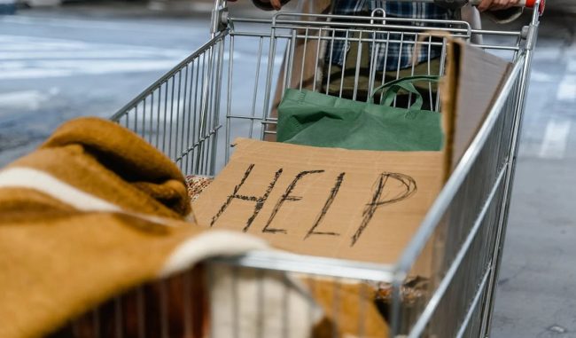 La tragedia di Marius, il senzatetto di Messina morto in quella strada che non voleva abbandonare