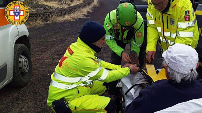 Scivola su una lastra di ghiaccio, escursionista soccorso sull’Etna