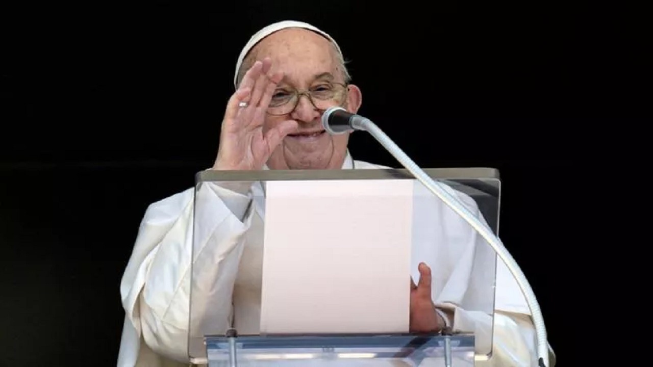 Papa Francesco dice “no” alla maternità surrogata: “Un bambino è sempre un dono, mai l’oggetto di un contratto”