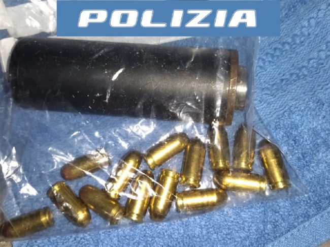 Violenze, minacce di morte e video intimidatori su WhatsApp: arrestato 26enne catanese