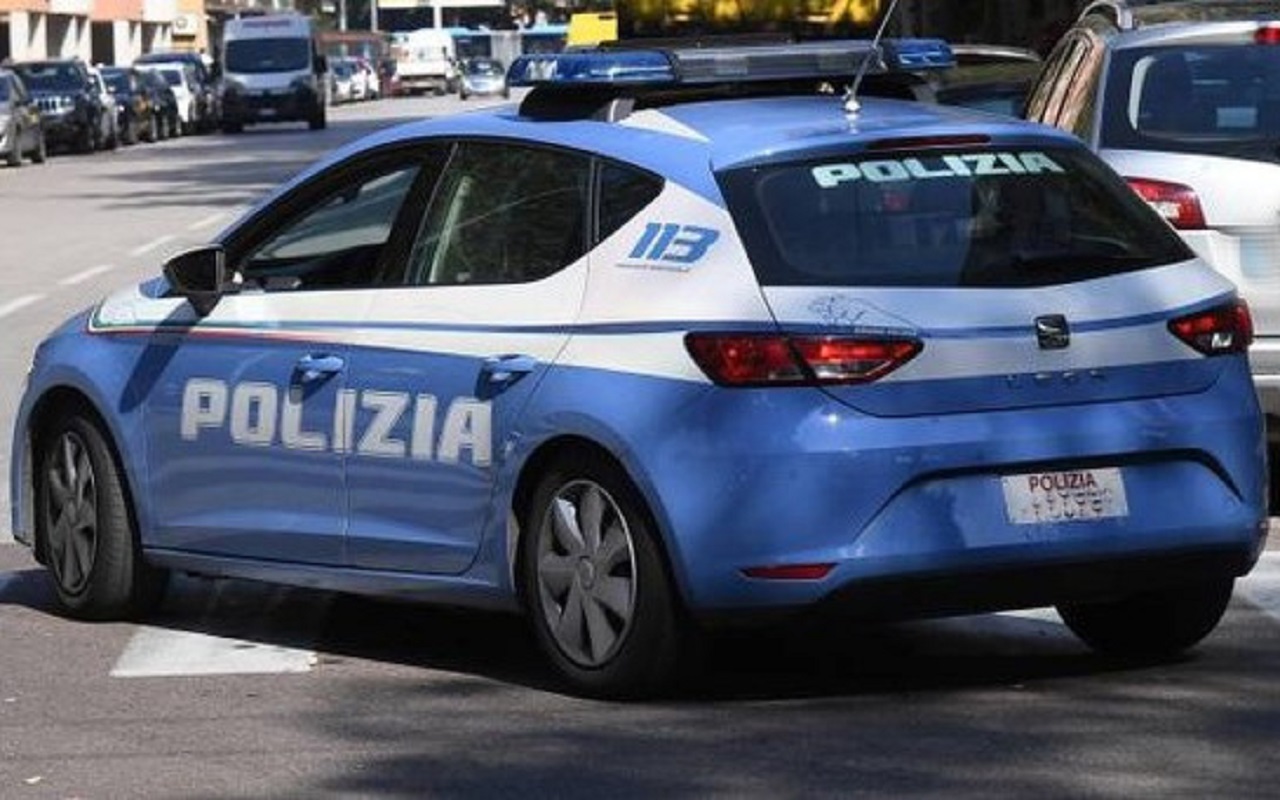 Maxi inseguimento a Palermo: sperona quattro auto della polizia ma poi viene arrestato