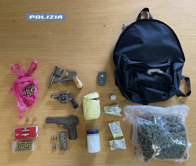 Armi, munizioni e droga scoperte ad Adrano