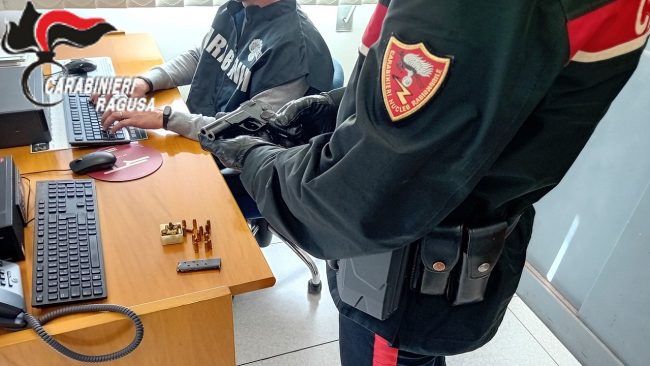 La lite, poi l’inseguimento e la “spedizione punitiva” contro l’amante: maxi rissa a Modica