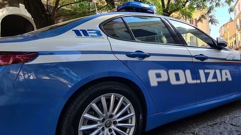 L’amministratore manda una foto nudo ad una condomina e poi per paura del marito si rifugia alla Polizia