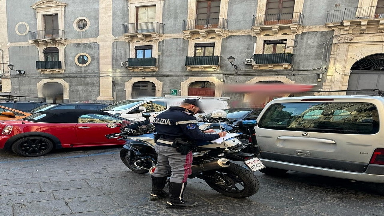 Parcheggiatori abusivi nelle strade del centro di Catania: denunciati e sanzionati 6 soggetti
