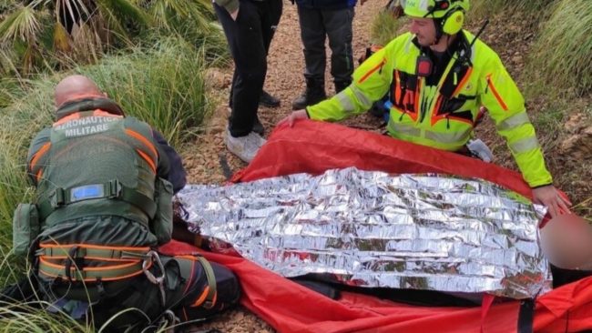 Cade da una scogliera e passa tutta la notte nella riserva dello Zingaro, 48enne “salvato” da un turista