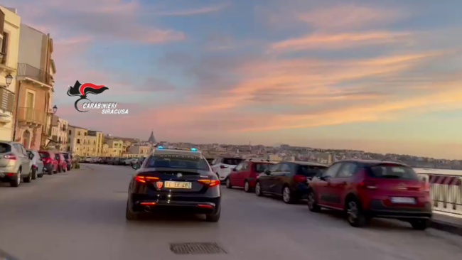 Siracusa, violenta la sua ex convivente e diffonde contenuti “intimi”: arrestato 36enne