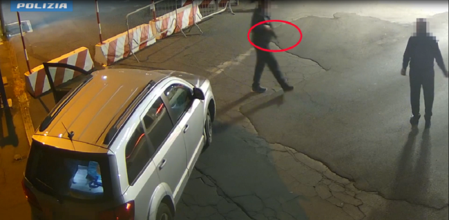 Minaccia i colleghi con un fucile: arrestato un dipendente dell’AMT a Catania – VIDEO