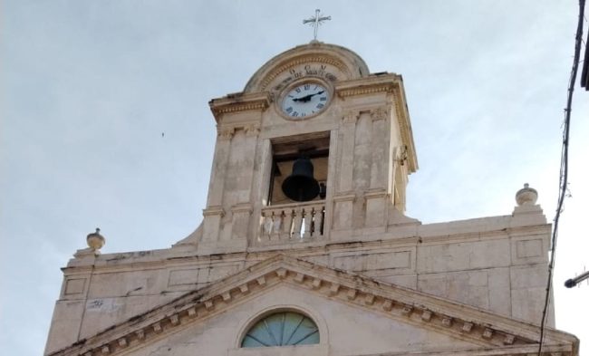 “Il parroco ha negato la Comunione a mia madre disabile”: l’indignazione del figlio