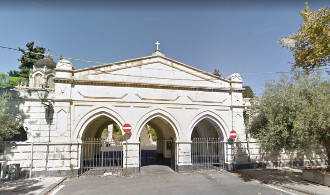 Continuano gli atti vandalici al cimitero di Catania