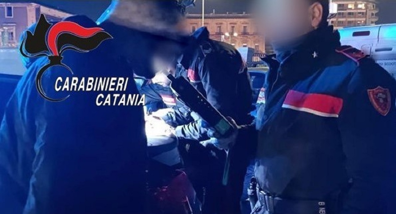 Catania, camionista ubriaco alla guida: si stava imbarcando per Genova
