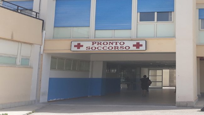 Arrestato l’uomo che ha preso a pugni due sanitari all’ospedale di Augusta