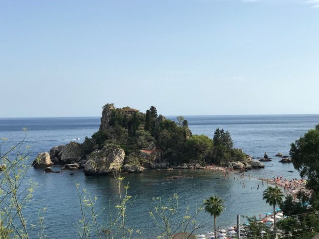 Taormina, divieto di balneazione per presenza di alghe tossiche