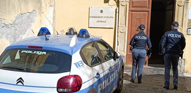 Smontano la catena e rubano una bicicletta elettrica: denunciati due giovani catanesi
