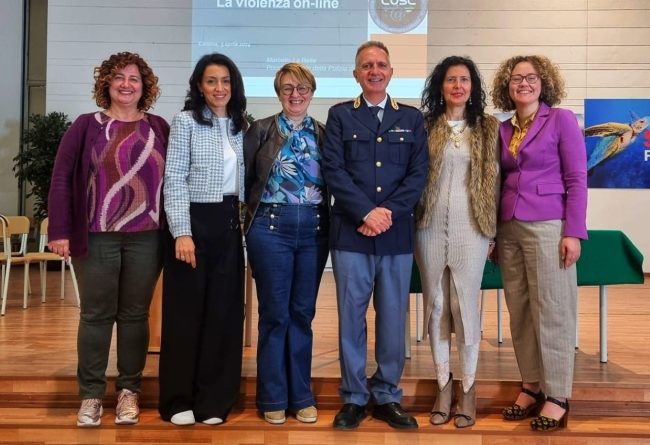 “A scuola di differenza di genere”, incontro sui pericoli in rete all’istituto “Gemmellaro” di Catania