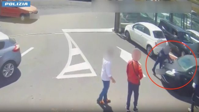 Catania, ruba al supermercato e investe un poliziotto che tenta di fermarlo – VIDEO