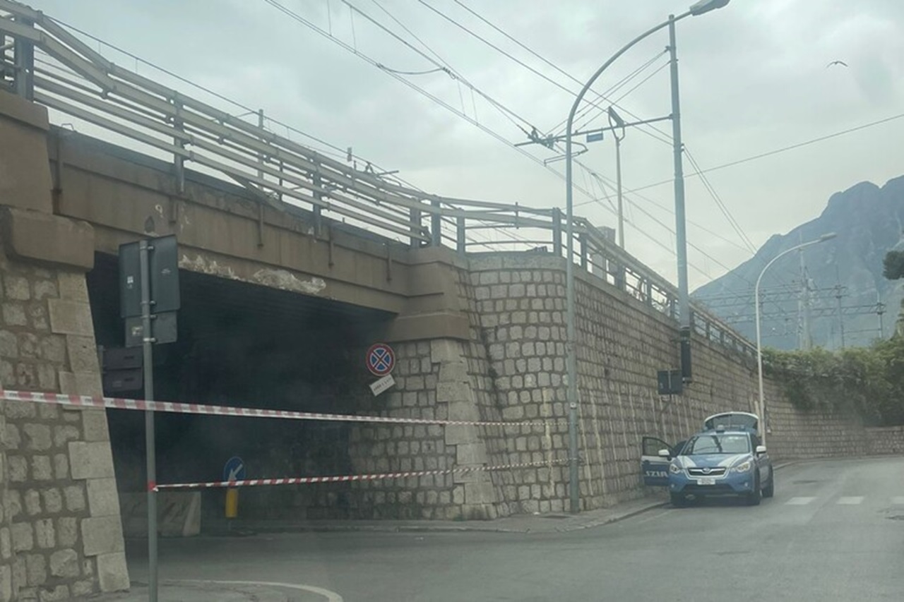 Valigia sospetta sotto il ponte della ferrovia a Termini Imerese