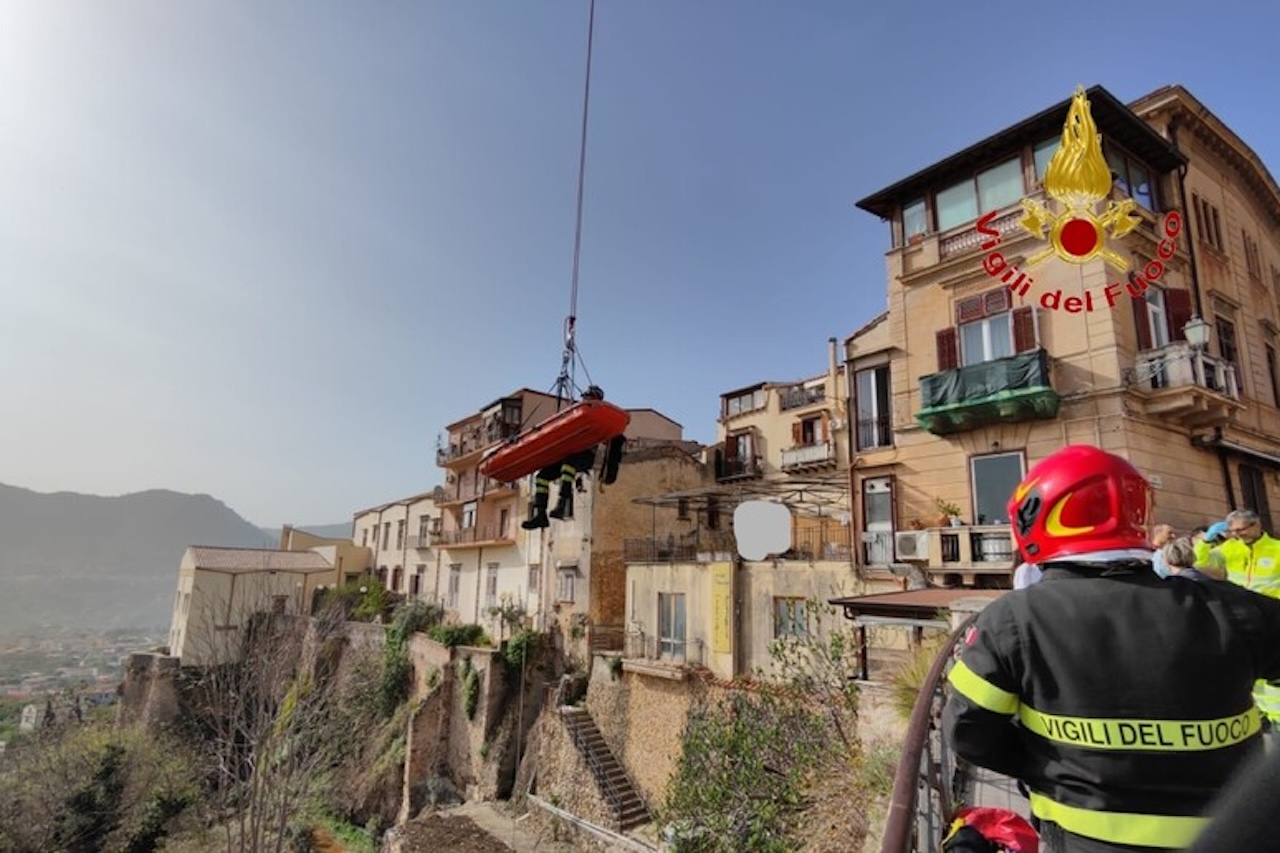 Ragazza tenta di togliersi la vita lanciandosi dal belvedere di Monreale