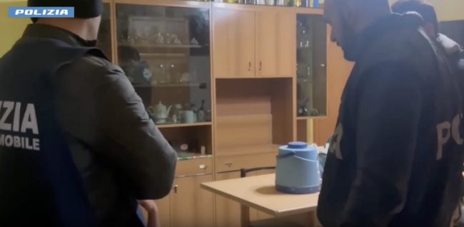 Donna vittima di maltrattamenti e violenza sessuale: arrestata una coppia a Bronte – VIDEO