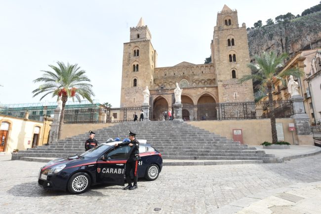 La lite e l’aggressione punitiva davanti a moglie e figlio: arrestati due fratelli nel Palermitano – VIDEO