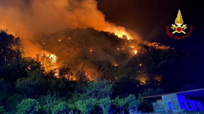 Incendi 2023, via libera al decreto per i ristori. Schifani e Falcone: “Fino a 50mila euro per le prime case”