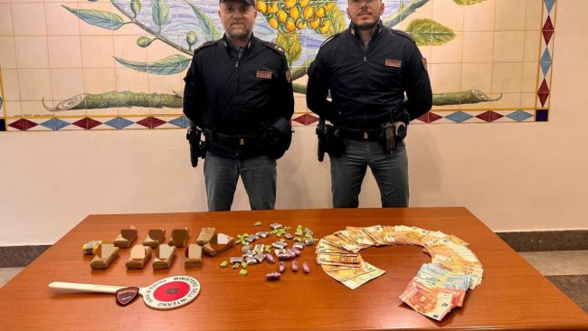 Droga e oltre 3mila euro in contanti, arrestato un 20enne nel Palermitano