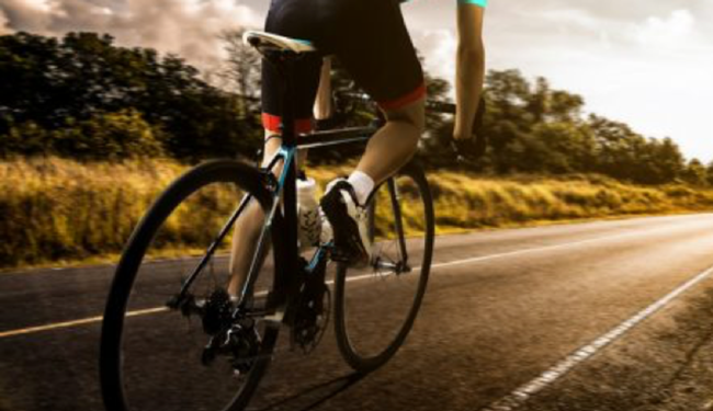Pomeriggio di sangue lungo la SP 26, muore ciclista travolto da una Porsche