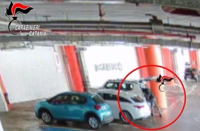 Gravina di Catania, in manette ladro che rubava nel parcheggio di un centro commerciale