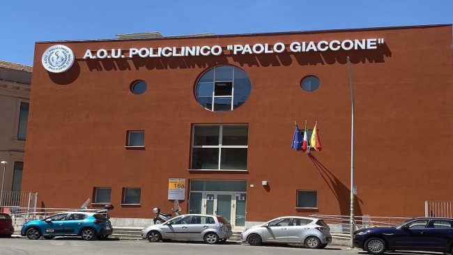 Paziente beccato a fumare al Policlinico, picchia il medico che lo aveva rimproverato