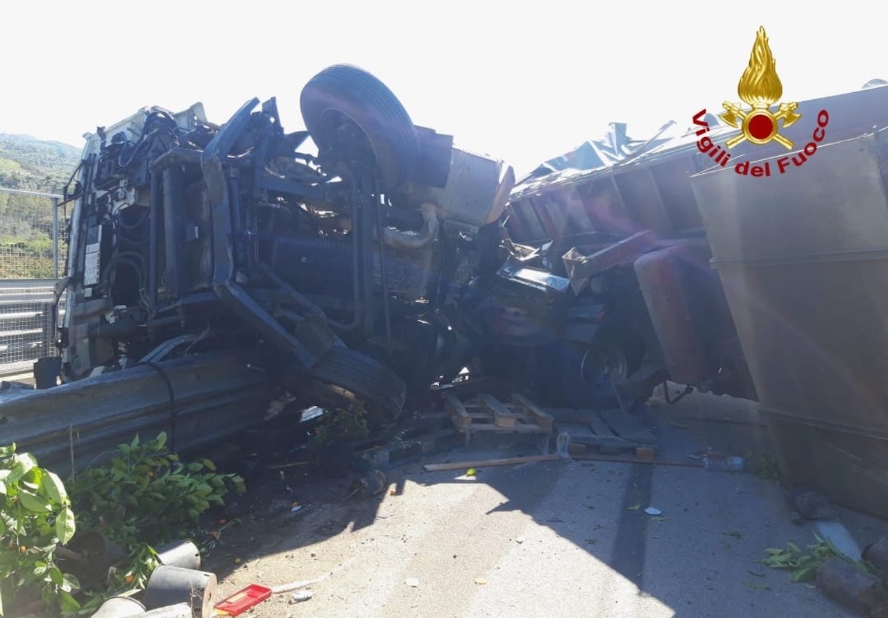 Gravissimo incidente sulla Messina-Palermo: morto l’autista di un mezzo pesante