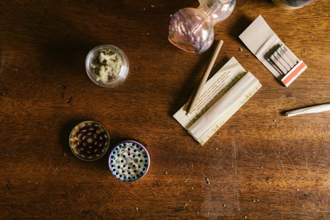 Scovato laboratorio di droga a Palermo, su un tavolo anche una pistola senza matricola