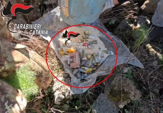 “Terra bruciata” a Randazzo: rinvenute oltre 200 munizioni di armi illegali nella “sciara”