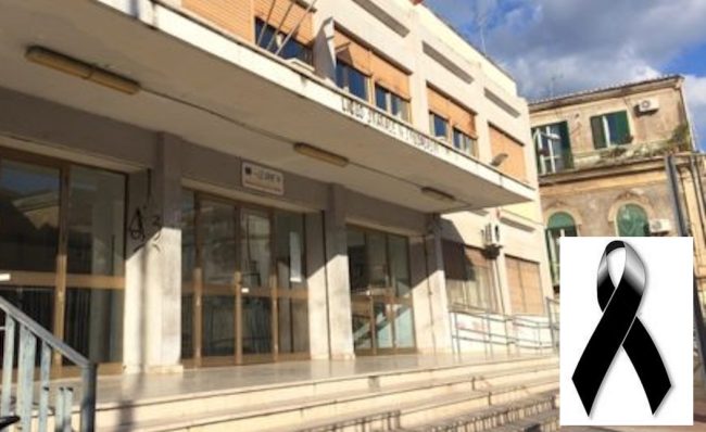 Il Liceo “Spedalieri” si stringe al dolore della Dirigente Ciraldo per la scomparsa dell’amato figlio Davide