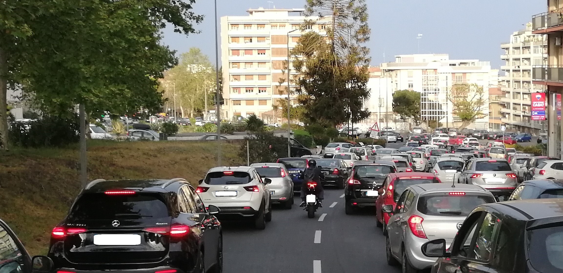 Caos e traffico nelle strade del III municipio di Catania, urge intervento