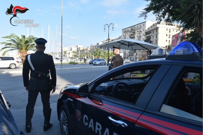 Armi, droga e veicoli rubati: arrestato giovane palermitano
