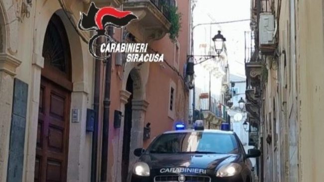 Denunciato il titolare di un pub di Ortigia per somministrazione di alcol a minori
