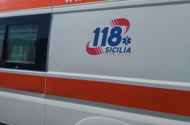 Scontro auto-moto in viale Regione Siciliana: centauro in ospedale
